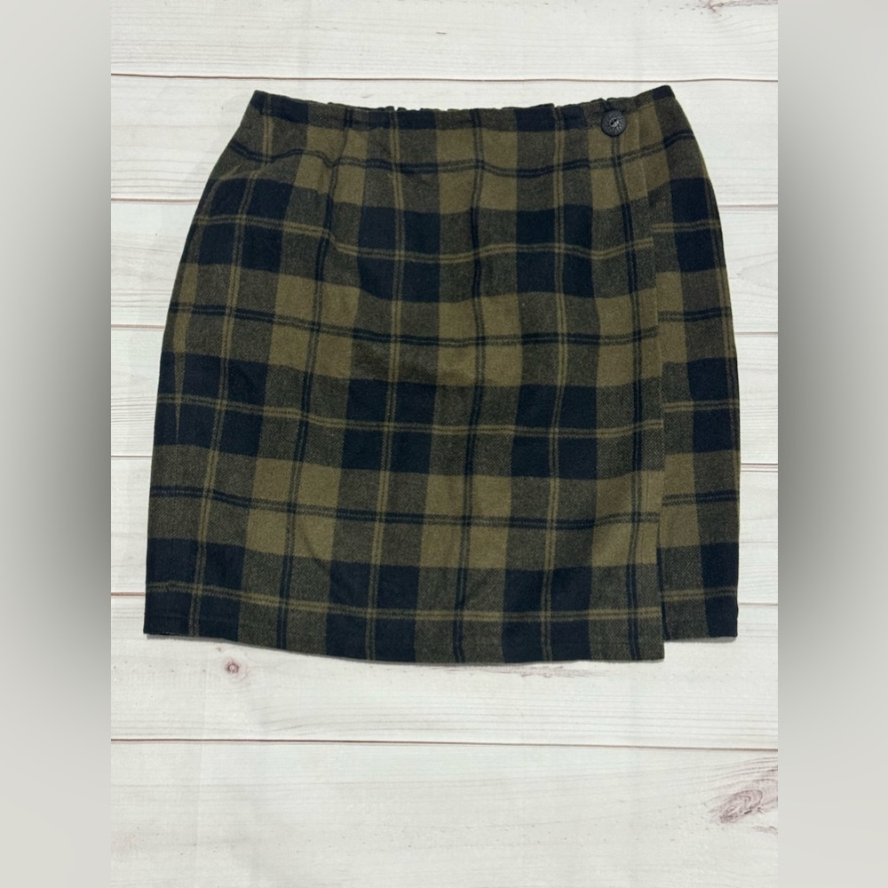 Vintage Ann Taylor women's skirt in military green and black plaid, size M